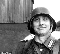 Spike Milligan en modo Wehrmacht